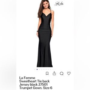 Never worn before prom dress size 6 but it’s fits 0-8 I am a 2 and it fit perfec